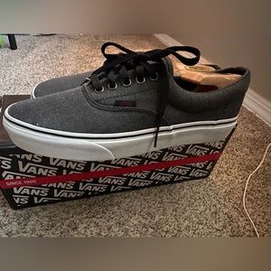 Vans Era size 10